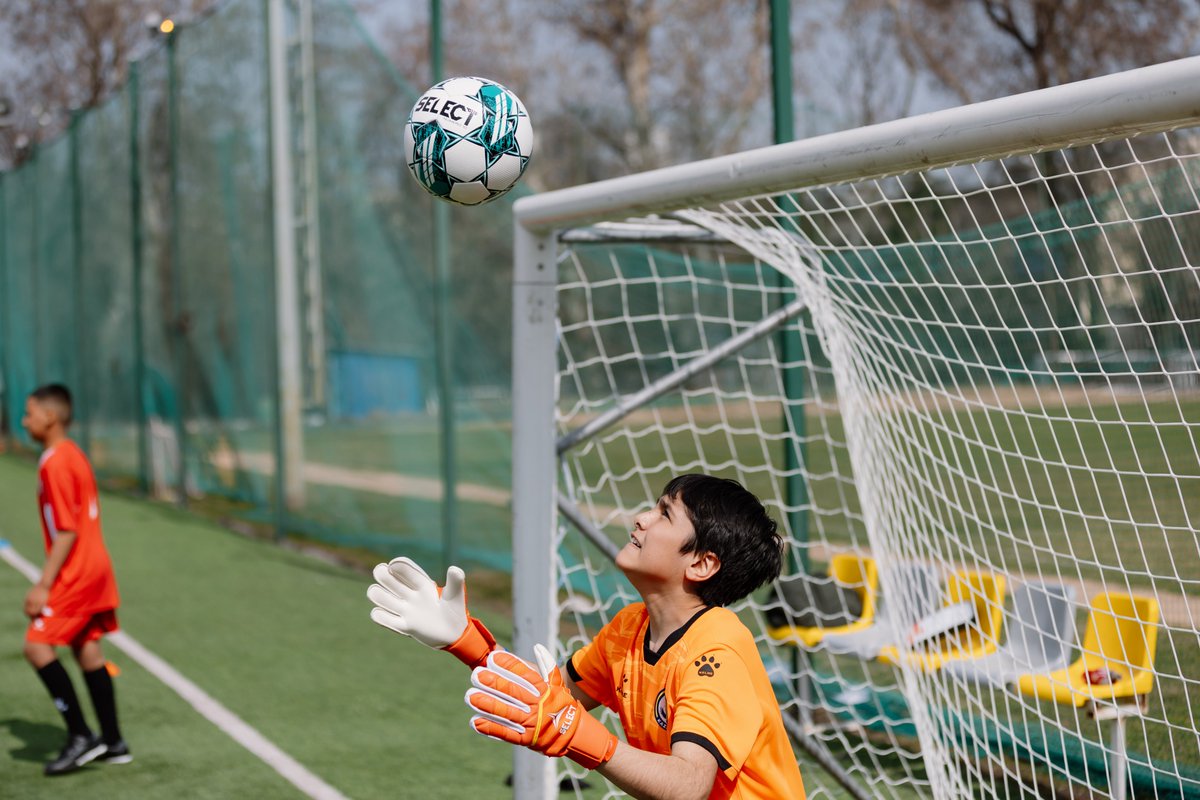 UNHCR_Cent_Asia's tweet photo. Sport unites, heals, &amp; inspires! ⚽ The first-ever Games of Peace tournament, held in Almaty, co-organized by @KFF_Team, was a big step toward integration &amp; refugee support through football

Huge thanks to all participants &amp; partners! 💙

#FootballForAll @UEFA @UNHCRPartners https://t.co/UObrT2oJ8x