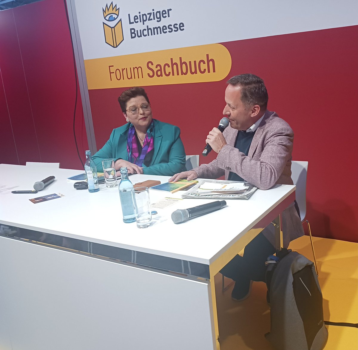 Edition Ruprecht (@editionruprecht) on Twitter photo Buchvorstellung #Habseligkeiten bei der Leipziger <a href="/buchmesse/">Leipziger Buchmesse</a> mit <a href="/glaubeundheimat/">Mitteldeutsche Kirchenzeitung "Glaube + Heimat"</a> und <a href="/fraufeine/">Gerlinde Feine</a> Buchvorstellung #Habseligkeiten bei der Leipziger <a href="/buchmesse/">Leipziger Buchmesse</a> mit <a href="/glaubeundheimat/">Mitteldeutsche Kirchenzeitung "Glaube + Heimat"</a> und <a href="/fraufeine/">Gerlinde Feine</a>