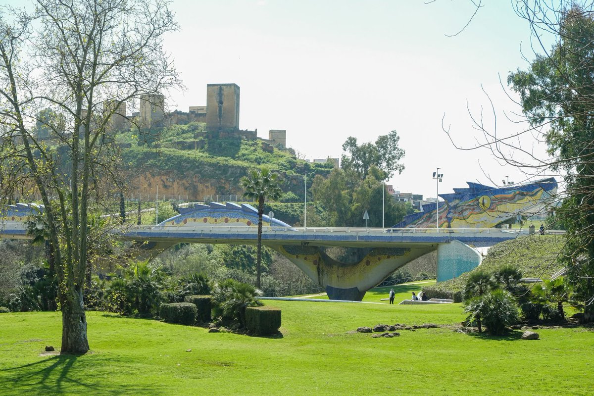 🎈Estamos de celebración porque nuestro Puente del Dragón🐉 cumple 1️⃣8️⃣🎂años.

✨Es el único puente figurativo de Europa, proyectado por José Luis Manzanares e inspirado la obra del célebre artista Antonio Gaudí.

¡Felicidades al Guardián del Castillo!🥳🎉