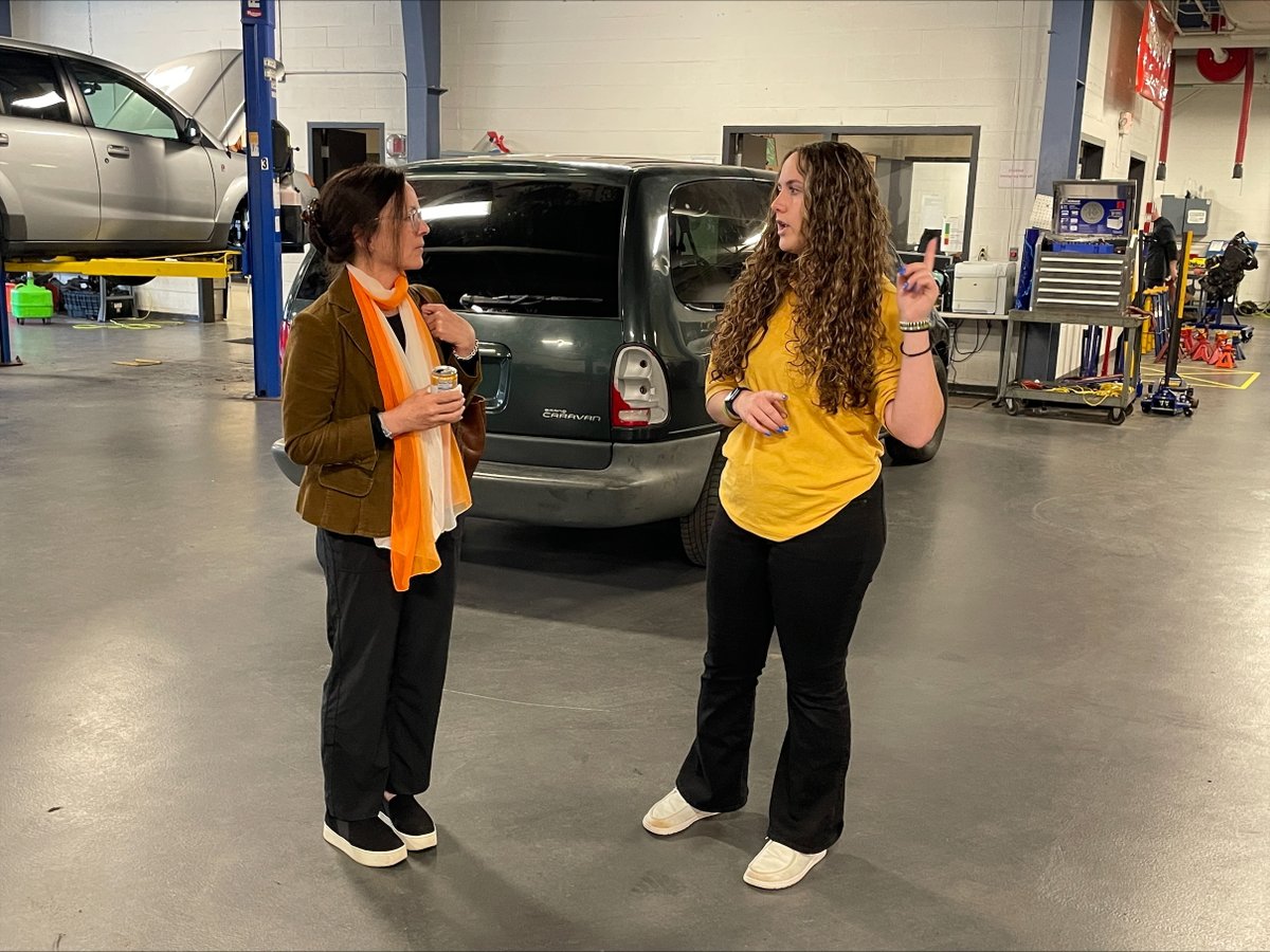 CTTechHS's tweet image. 🚗 #AutomotiveTechnology – Students shared insights about CTECS #StudentWorkforce, a student-run business where they provide real-world services to clients and work on their cars.