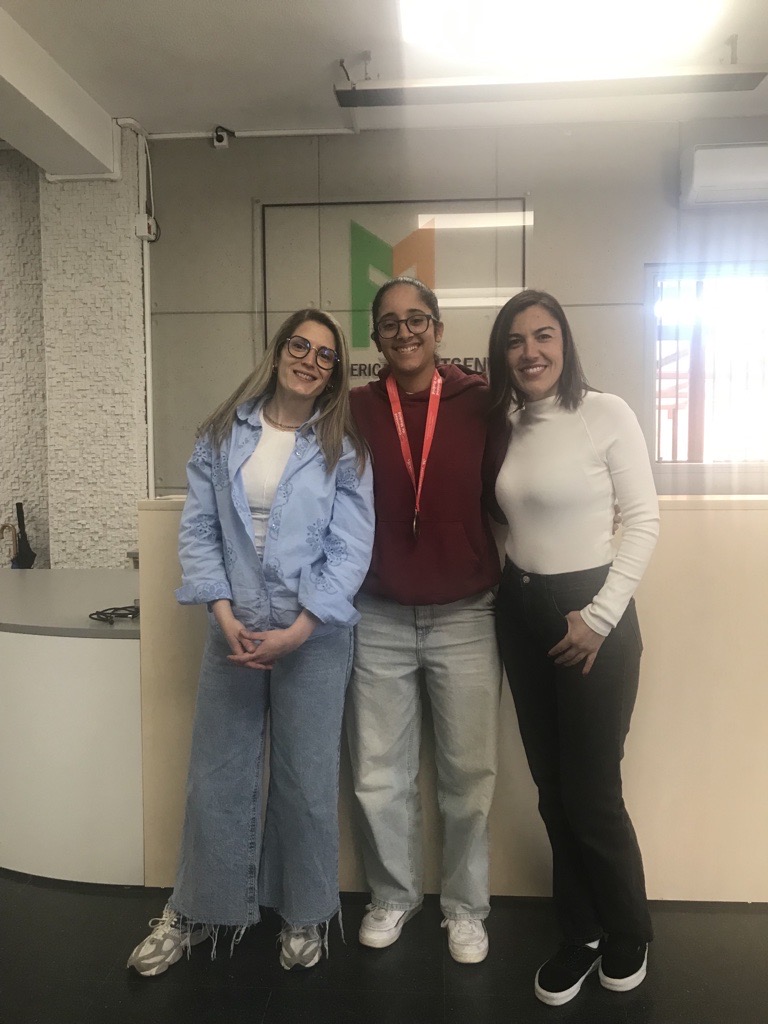 Iesfedericafuen's tweet image. ¡Nuestra alumna Sara Hernández ha ganado la #MadridSkills en la sección de escaparatismo! Enhorabuena a ella y a sus profesoras, María y Verónica por todo lo aportado. ¡A por las #SpainSkills!