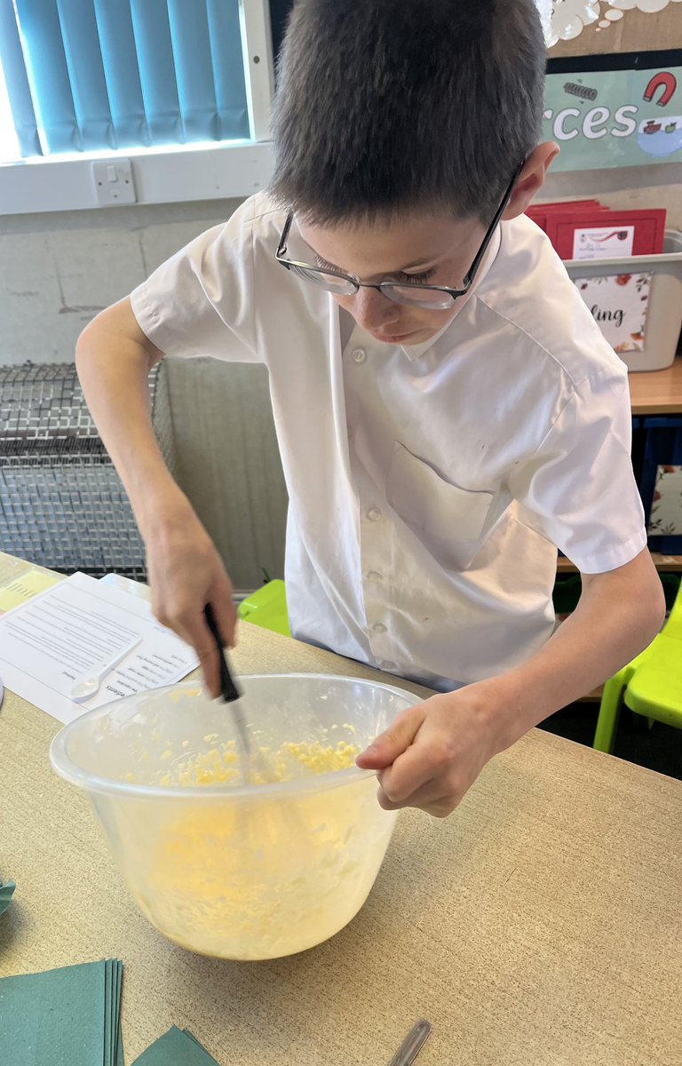 BarnfieldsPS's tweet image. Year 5 had a great time baking Victoria sponge-inspired cupcakes as part of their Design Technology unit 🧑🏼‍🍳  they had a fantastic time sharing their bakes with their parents this afternoon too! 🧁