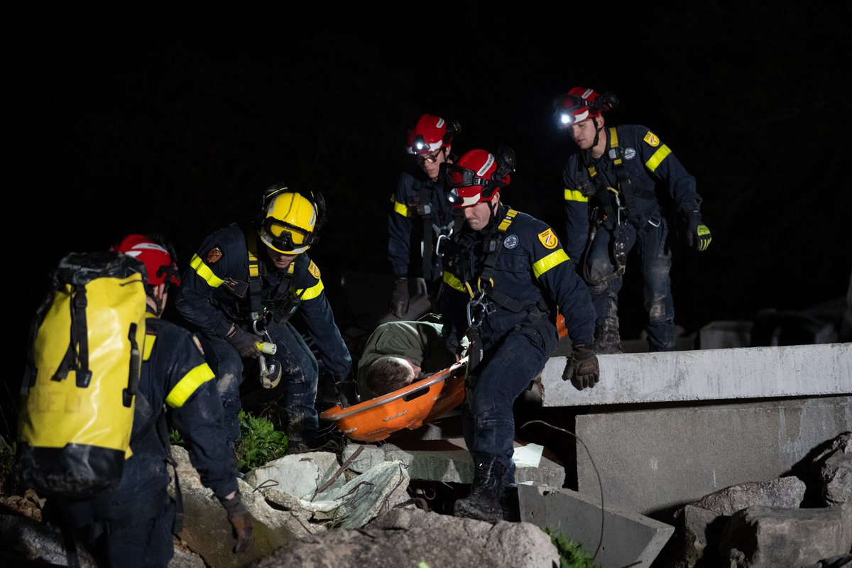🐕 Du 24 au 28 mars, l'@Uiisc7 a organisé un exercice cynotechnique international d’envergure rassemblant des équipes françaises et étrangères intitulé #Swan.

🐾 Pourquoi #Swan ? 
➡️ En hommage à un berger malinois, nommé #Swan, disparu en mission en 2010 lors du séisme en