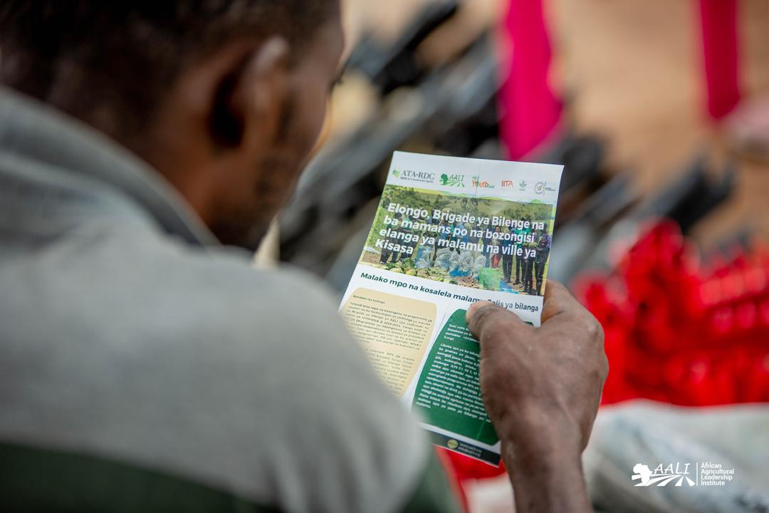 #DRC 🇨🇩 | #YouthBrigade: Upskilling smallholder farmers!

In Ndjili Brasserie, located in the Kinshasa province, the Youth Brigade (YB) continues its commitment to disseminating agricultural technologies and best practices to small producers. This week, the YB trained 86 farmers,