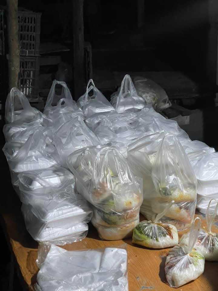 btsvmyanbase's tweet photo. We distributed meal boxes to 300 earthquake-affected people at Mandalay General Hospital. 

We made this donation after hearing that both inside and outside the hospital were extremely crowded, and everyone was facing difficulties getting food.

#MyanmarEarthquake #Myanmar https://t.co/omvTUwv9yX