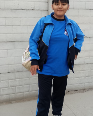 Aderly's tweet photo. #URGENTE TE ESTAMOS BUSCANDO, ALONDRA
Tiene 14 años, salió de su colegio en Carabayllo el miércoles en la tarde. Dese ese entonces no se sabe nada de ella. Viste tal cual en la foto, con buzo celeste y zapatillas blancas. 

Cualquier información al 114 o la comisaría más cercana.