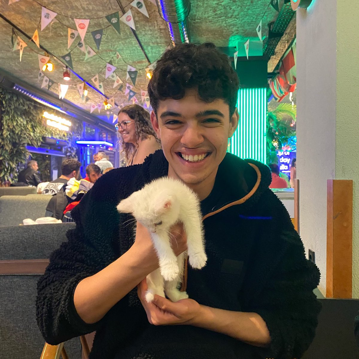 Alıntılayıp hastag yazarsanız 2 tweet atmış olursunuz.

Gündeme girmesi gerekli

HER ŞEY ÇOCUKLAR İÇİN
#ÇocuklarımızıSerbestBırakın