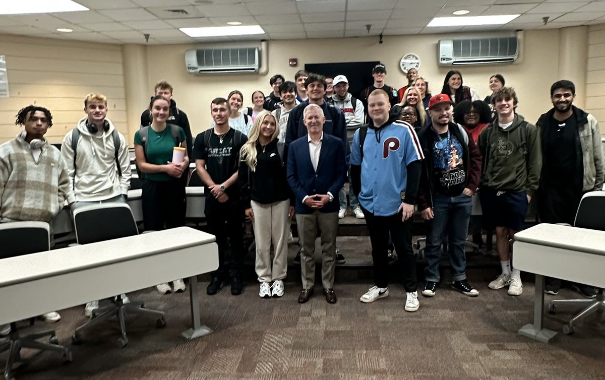 FredSutterlin's tweet image. It was an honor to guest speak at a Negotiations class, UofL College of Business. Great smart students, fun engaging discussions, they are future business leaders and deal makers!
#Collaboration #FutureLeaders #Entrepreneurship #BusinessSuccess