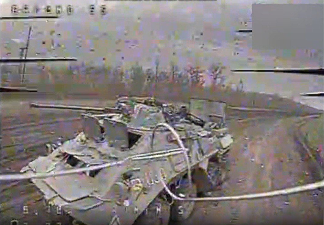 The deed of a gloomy unknown🇷🇺genius Kushetka-B with BMD-2 turrel in 🇺🇦FPV camera objective. Follow my tg t.me/utdarm &amp; t.me/zloneversleep1 <a href="/Katuutdarm/">Կատու 🇦🇲</a>
<a href="/oryxspioenkop/">Oryx Blog</a> <a href="/oryxspioenkopJP/">Oryx-Japan🇯🇵🤝🇳🇱</a> <a href="/TheDeadDistrict/">𝔗𝔥𝔢 𝕯𝔢𝔞𝔡 𝕯𝔦𝔰𝔱𝔯𝔦𝔠𝔱△ 🇬🇪🇺🇦🇺🇲🇬🇷</a>
<a href="/Rebel44CZ/">Jakub Janovsky</a> <a href="/OSINTua/">Kriegsforscher</a> <a href="/RALee85/">Rob Lee</a> <a href="/Danspiun/">Dan</a>
<a href="/jpg2t785/">mssn65</a> #war #ukraine