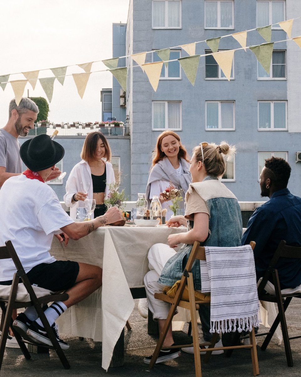 BzzAgent's tweet image. 🌷🌼 Happy Friday, BzzAgents! Who else is loving this beautiful spring weather? How will you be spending your weekend? Let's make the most of it! 🐝 #bzzagent #reviews #freesamples