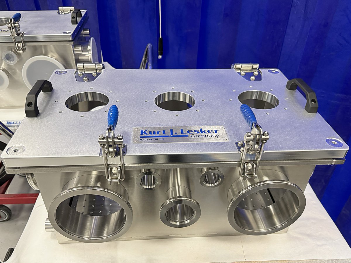 KurtJLeskerCo's tweet image. Excited to share our project with CELIA (Université de Bordeaux, CNRS, CEA). We&apos;ve crafted chambers for their new XUV beamline to study ultrafast molecular dynamics, part of the PEPR LUMA project&apos;s Ultrafast platform. Thanks to CELIA for their trust. 
#UltrafastDynamics #CELIA