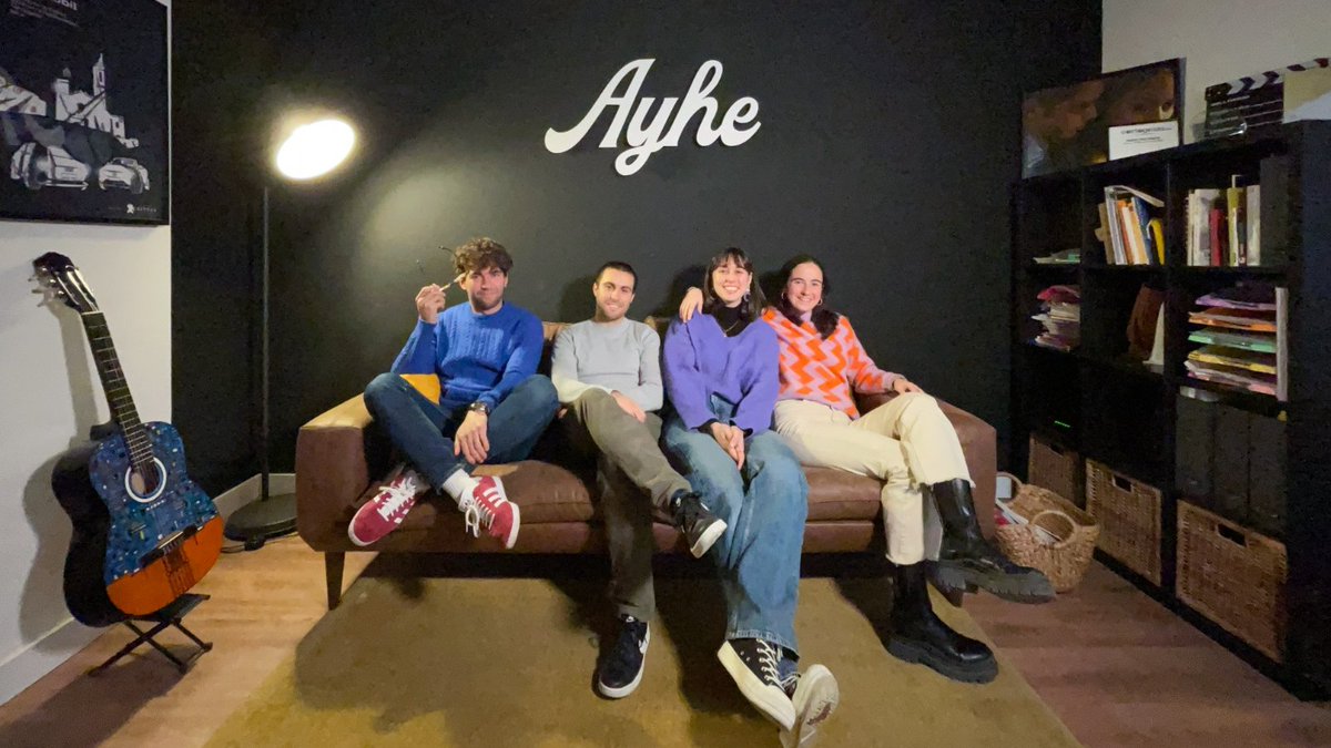 Fa un any ens vam fer aquesta foto… I avui el <a href="/ChatGPTapp/">ChatGPT</a> ens l’ha convertit en un dibuix! 🎨

I vosaltres, heu provat aquesta nova IA? ✨

Comenteu-nos què us sembla el resultat 👀👇🏻

#AyheCommunication #IA #ChatGPT #Creativitat #DibuixDigital