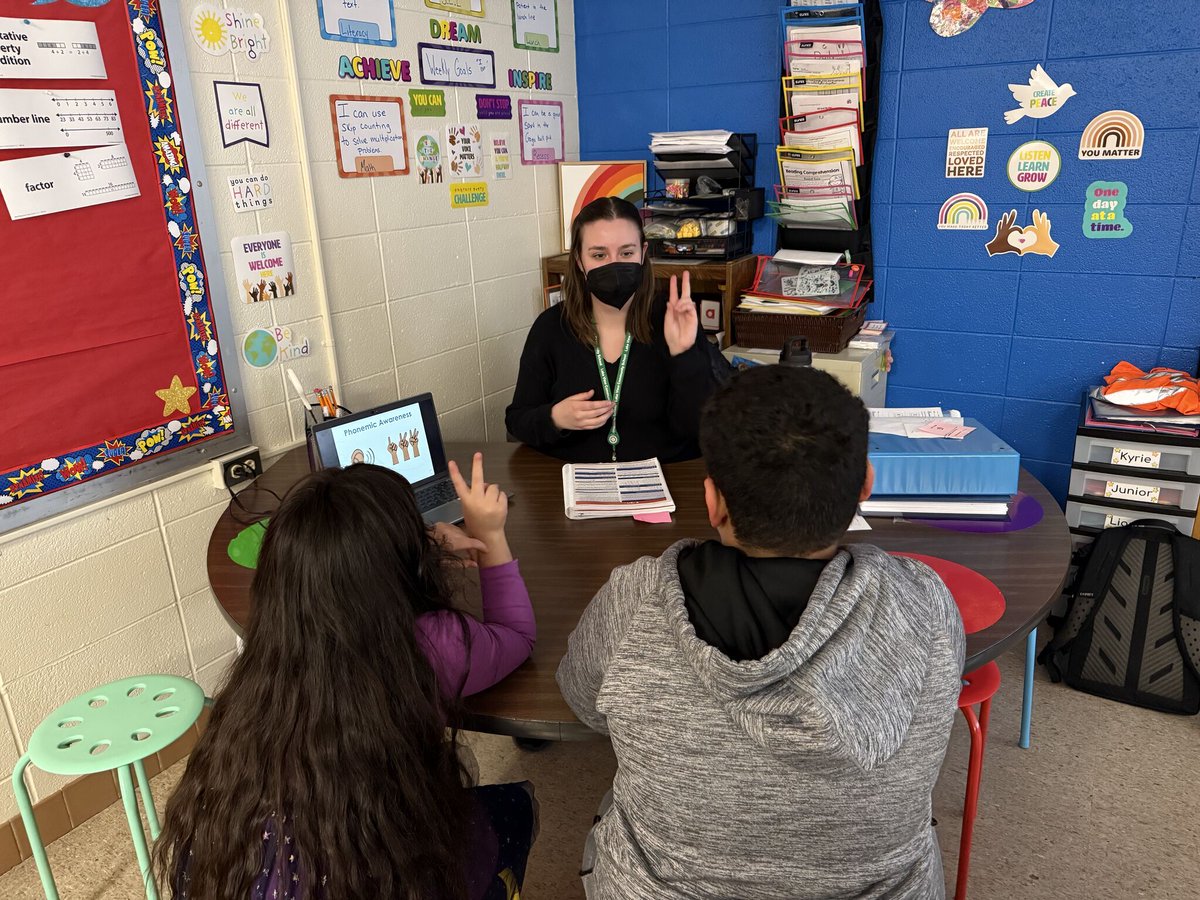 openupresources's tweet image. We&apos;re super excited to see the impact of #OpenUpELA at @MMSDschools&apos;s Lake View Elementary in action! Huge thanks to @EdLeaderCTubbs &amp;amp; the amazing teachers/staff driving literacy and student success every day. Together, we’re making a real difference! 🙌