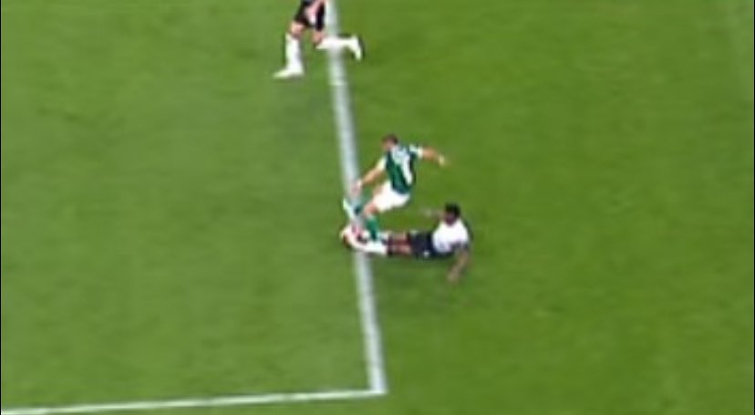 Futmeme551's tweet photo. Agora que a poeira abaixou e as coisas se acalmaram,isso aqui claramente não foi pênalti, né? https://t.co/nSvInKykQO