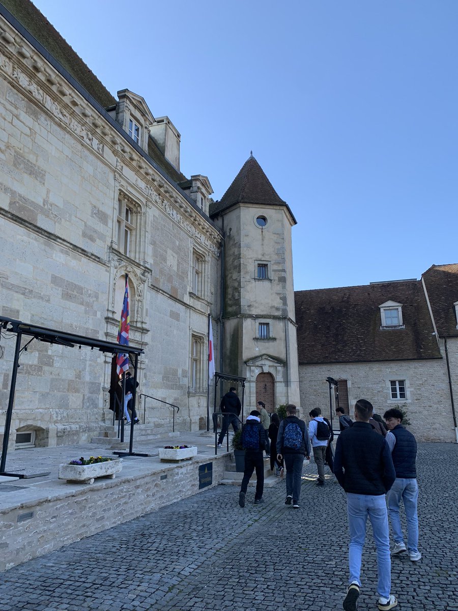Les élèves de 1ère et Terminale Études du Bâtiment (option économiste de la construction) se sont rendus au château de Chailly, au salon des industriels organisé par <a href="/Untec_org/">Untec</a> BFC. Nous remercions l’ensemble des membres de l’untec pour leur accueil.