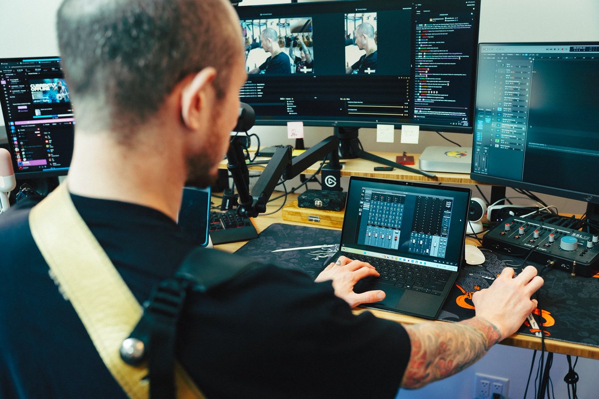 matthewkheafy's tweet image. How about this streaming/ gaming/ music production/ travel rig? 

It just got updated with my new @ASUS_ROG #FlowZ13

#asusrogpartner @ASUS_ROG