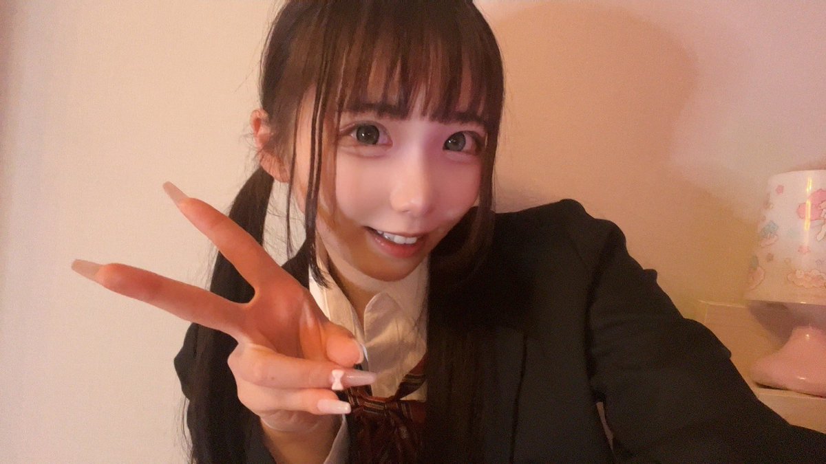 制服まだいける？