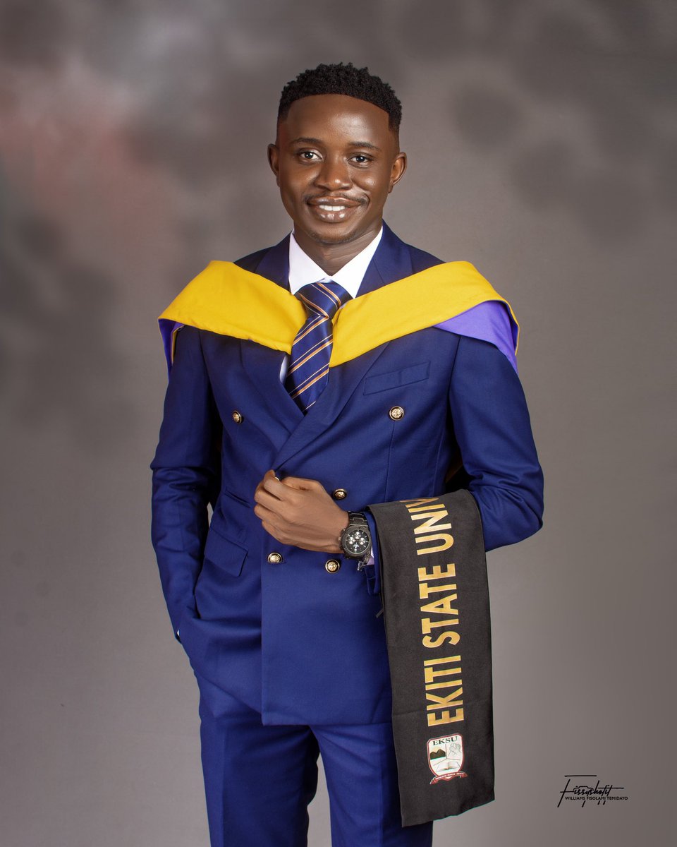 TheoAdebayor's tweet photo. Awa ti pari 1st degree o, second one lβoku π¨βπβ€οΈ
#EkitiStateUniversity
#EksuConvocation https://t.co/GgHQPVRxfh