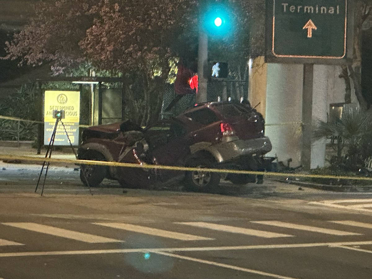 abc7Carley's tweet photo. On scene of a deadly crash after LAPD say they were in pursuit of a possible DUI driver. That driver was taken into custody and is at a hospital. The passenger died at the scene. Another vehicle was involved in the crash. That person was also taken to the hospital  #ABC7 https://t.co/AsI4k7Wfty