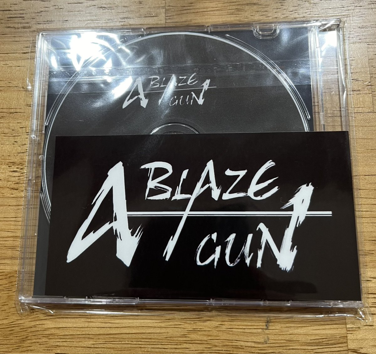 ablazegun's tweet image. A-BLAZEGUN初音源💿
『A-BLAZEGUN』発売中!
1.メンタル乙女
2.鼓動
3.神経衰弱
税込¥1000(ステッカー付き)‼️
※ライブ会場限定発売になります。
魂を込めて作りました🔥
ぜひ!その手に🤘