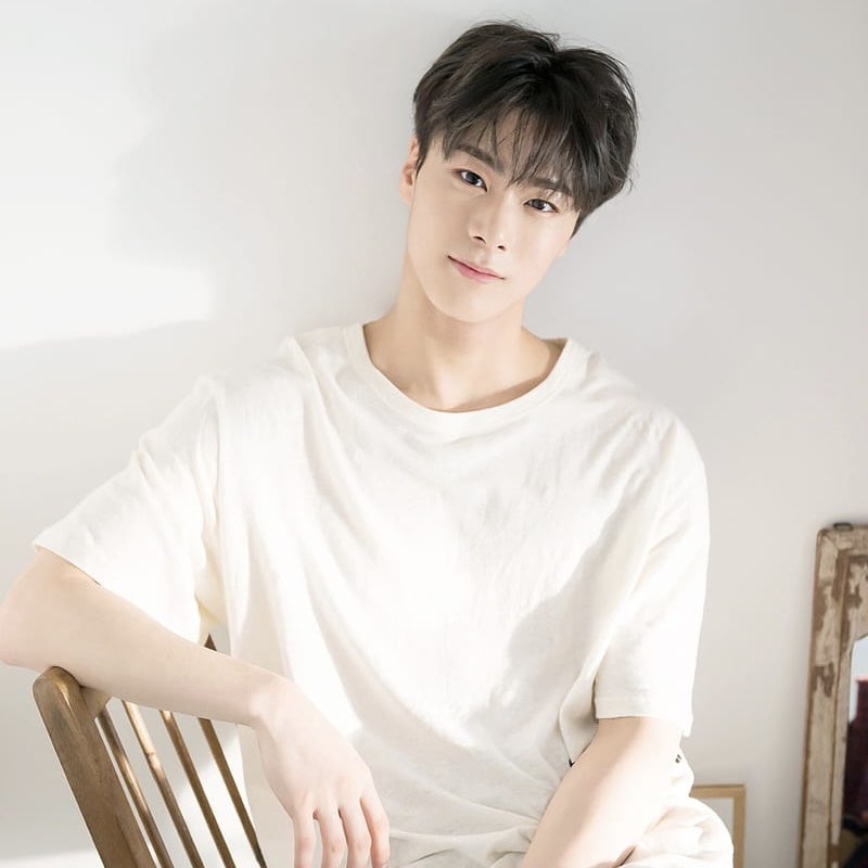 statsviviz's tweet photo. [📰] According to Dispatch, VIVIZ is set to participate as a full group on Moonbin tribute song titled ‘A letter from Friends’, which will be released on April 19

📎 https://t.co/VCMdQf8sD4 https://t.co/2JdkmLiD0w