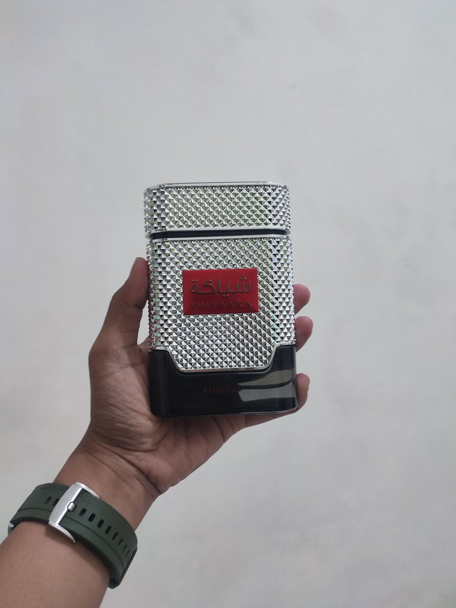 WrxdRmdn_'s tweet photo. @afrkml Khadlaj shiyaaka silver, parfum 250rban dengan wangi segar white floral tapi manly, clone dari amouage reflection man yang harganya 5jtan, aroma clean, elegan, seger ada semua di sini, SPLnya bagus dengan longevity nyentuh 7 jam an, gak akan menyesal pake parfum ini. https://t.co/wt2fTPrCBd