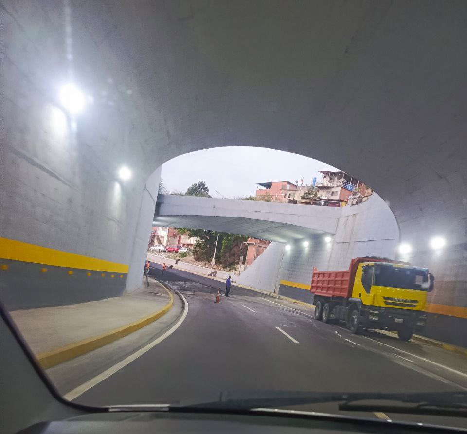 🚧#Precaución; Trabajos de asfaltado al final de la Cota Mil. 07:30a.m #TrafficCenter