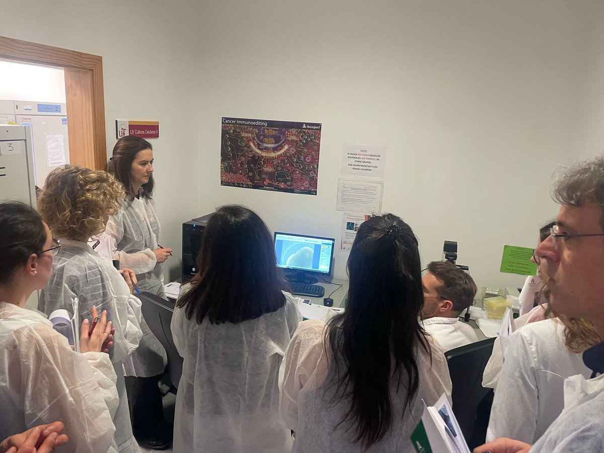 BiobancoDelSSPA's tweet photo. 🎓🧠 ¡Experiencias increíbles en el curso de Organoides cerebrales y retinianos derivados de células madre pluripotentes! Los alumn@s aprendieron sobre la generación de embryoid bodies, visualización de neuroepitelio y estructuras cerebrales. #CITIUS #SGIBiologia
@unisevilla https://t.co/HwRG0VKra5