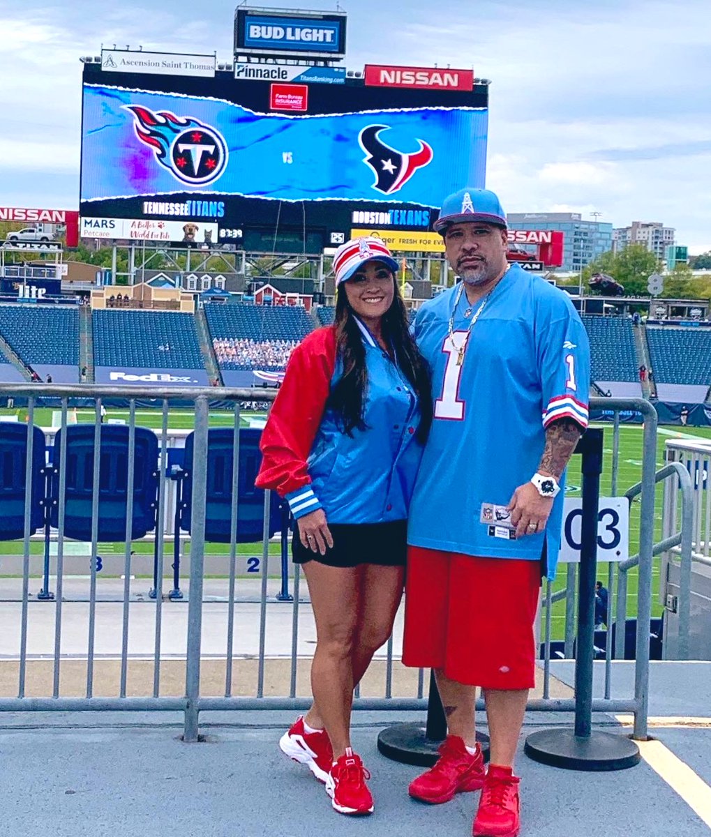 smaxdaddy's tweet image. Been wearing #oilers gear since’95. Won’t stop now. Maybe they’ll bring em back next season.🤷🏽♂️ But they can wear sweatpants and t-shirts for all I care as long as they win!! @Titans #titanup #luvyablue @MrsHawaiiUS2011