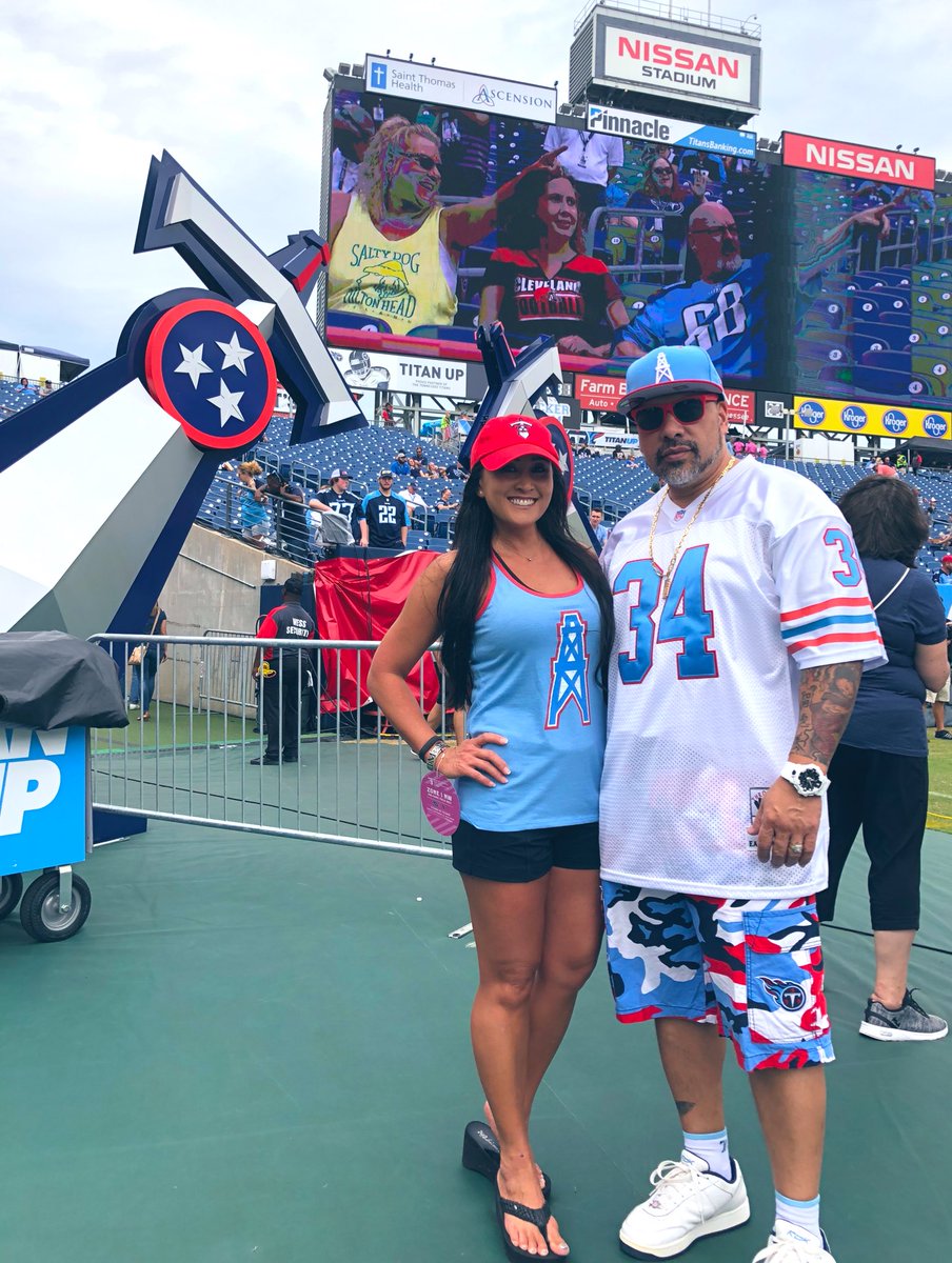 smaxdaddy's tweet image. Been wearing #oilers gear since’95. Won’t stop now. Maybe they’ll bring em back next season.🤷🏽♂️ But they can wear sweatpants and t-shirts for all I care as long as they win!! @Titans #titanup #luvyablue @MrsHawaiiUS2011