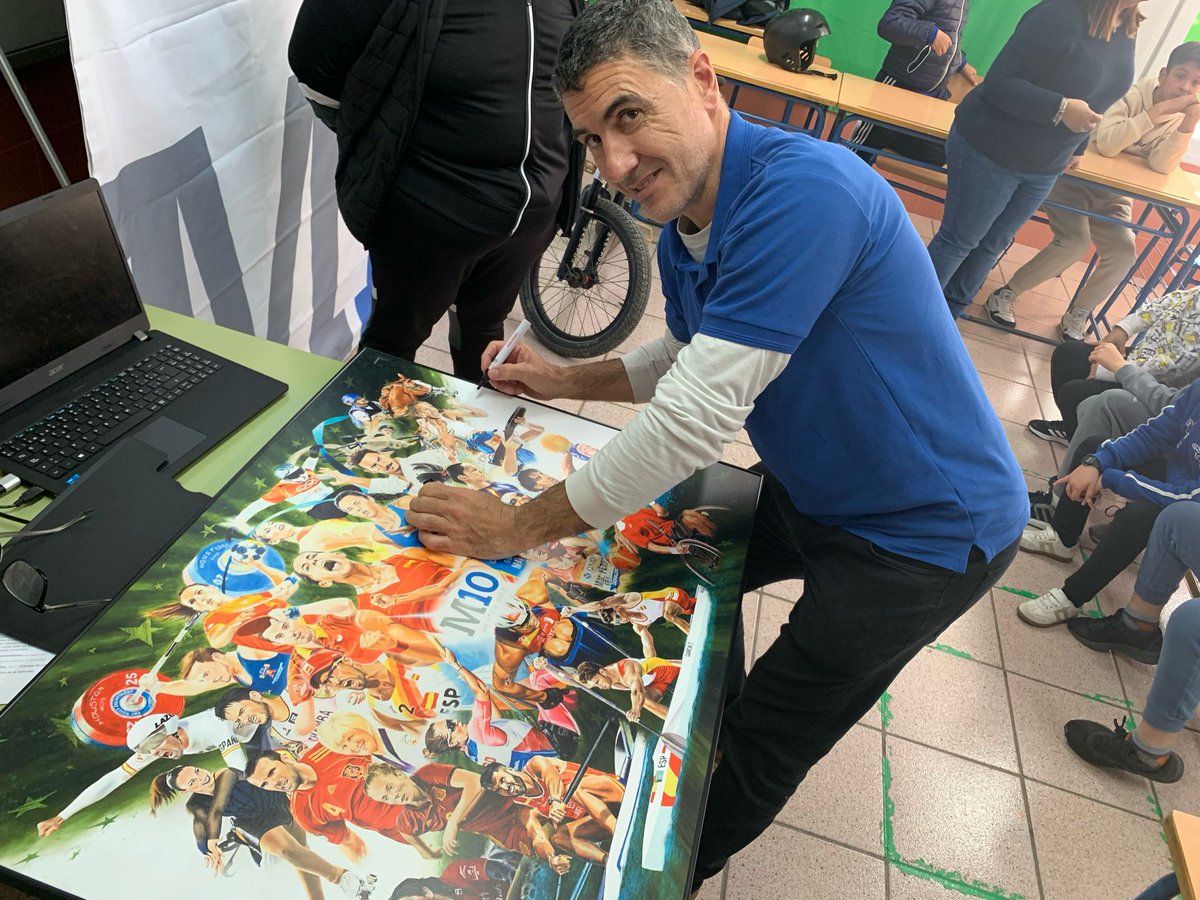 DeporteAND's tweet photo. ‼️ El #biker #malagueño Rubén Alcántara protagonizó ayer en el CEIP Nuestra Señora del Amparo de #Darro #Granada una nueva actividad del programa #Mentor10
🗣️"Enfrentarme a los que habían sido mis referentes fue un gran paso en mi carrera"
#AndalucíaElLugarDelDeporte https://t.co/DvA6aKfJQf