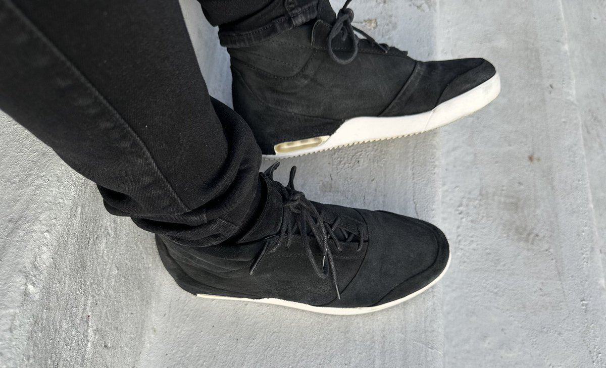 TheAceAcosta's tweet photo. Count down to Misplaced Series. 8 days throw back to the original 001. What started as a dream became a reality and has grown into so much more
@JohnGeiger_ @JohnGeigerCo @lids Pittsburgh better be ready to show up. 10AM #johngeiger #misplacedchecks https://t.co/FltnOtnwaD