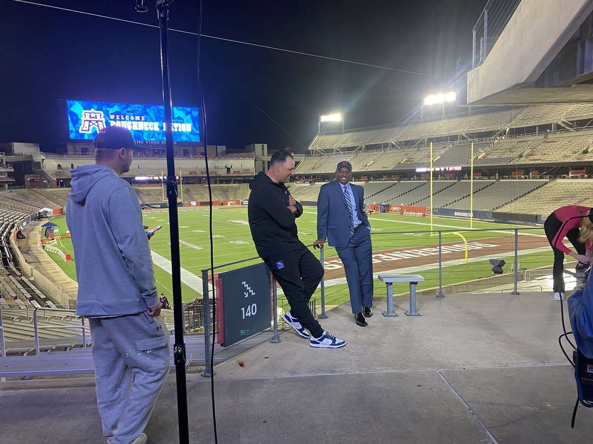 KJdiscipleP's tweet photo. If dressing for success is a true notion, maybe we already are getting a sneak peek…😏😉👍 #DrillBabyDrill #BeatSTL https://t.co/yYplP3e2vg