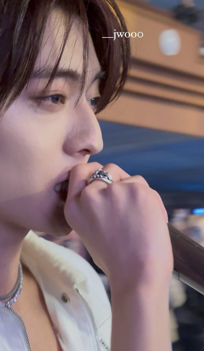 250328 팬콘서트

ハルト顔キレイすぎるㅜㅜ✨

#TREASURE #트레저  #トレジャー
#하루토 #ハルト #HARUTO