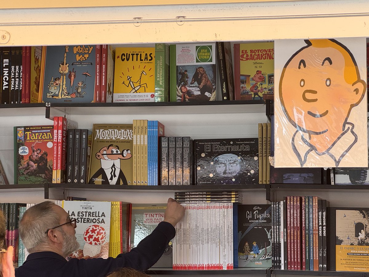 PSOEMadridAyto's tweet photo. En la @Feriacomicmad apoyando a librer@s, autor@s y a la organización que hace posible esta cita imprescindible para l@s amantes del cómic.

Nosotr@s ya tenemos nuestros ejemplares bajo el brazo. ¿Y tú? Pásate por el Matadero este finde y disfruta del talento, la cultura y el buen ambiente.