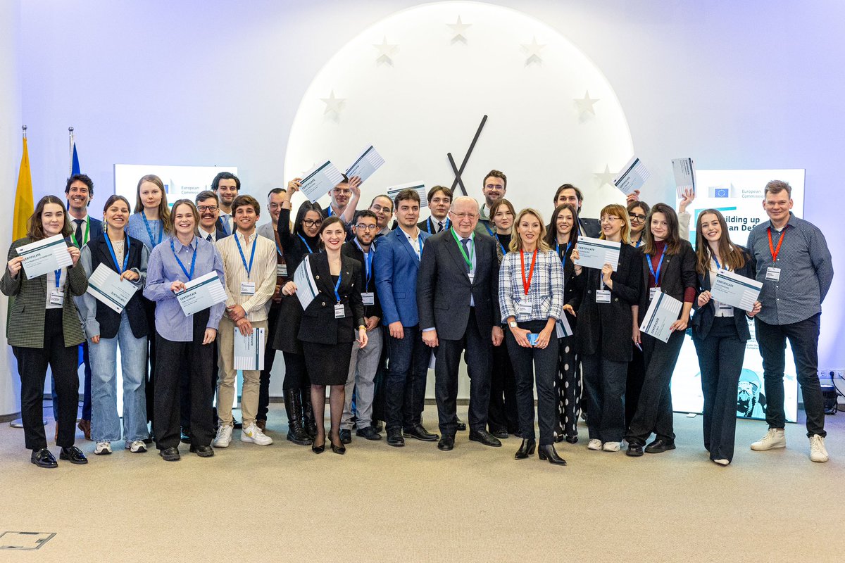 KubiliusA's tweet photo. 🇪🇺Youth policy dialogue on defence and security in Vilnius 🇱🇹

Future shapers of Europe presented many ambitious and challenging ideas that we need to take into account when implementing the White Paper and achieving #Readiness2030 https://t.co/04y3AYnKog