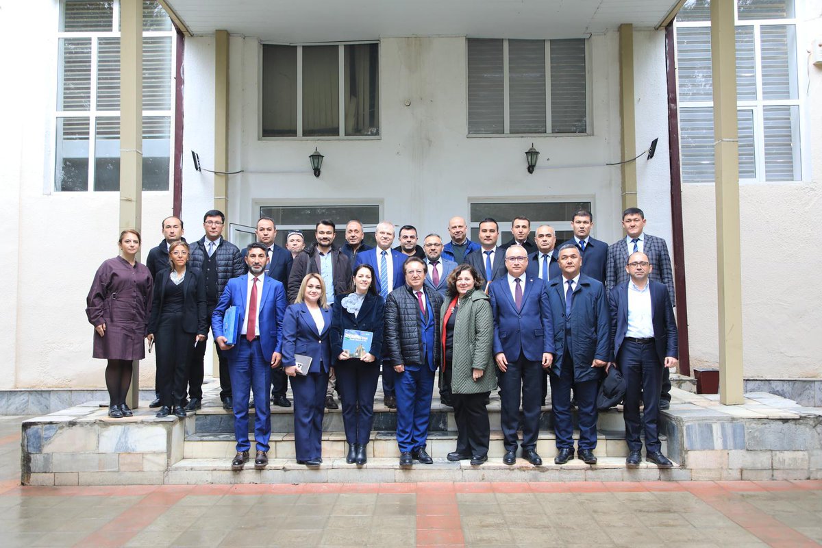 Semarkant Devlet Mimarlık ve İnşaat Üniversitesinin ev sahipliğinde “Özbekistan” kitabının tanıtım toplantısı gerçekleştirildi. <a href="/turanbulent/">Bülent TURAN</a> <a href="/AREMicisleri/">AREM (Araştırma ve Etütler Merkezi Başkanlığı)</a> <a href="/Tika_Turkiye/">TİKA</a>