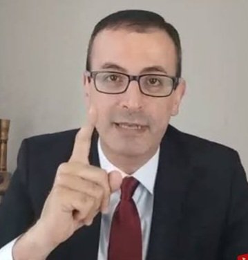 inonualpat's tweet image. Evren Devrim Zelyut hayata veda etmiş.
Bilenler vardır mutlaka bilmeyenler için yazayım. 

12 Eylül döneminde Toptaşı Cezaevi'nde annesiyle görüş sırasındadır. Annesi bir subay tarafından itilir ve yere düşer. Gülten Akın bunun üzerine şiir yazar.