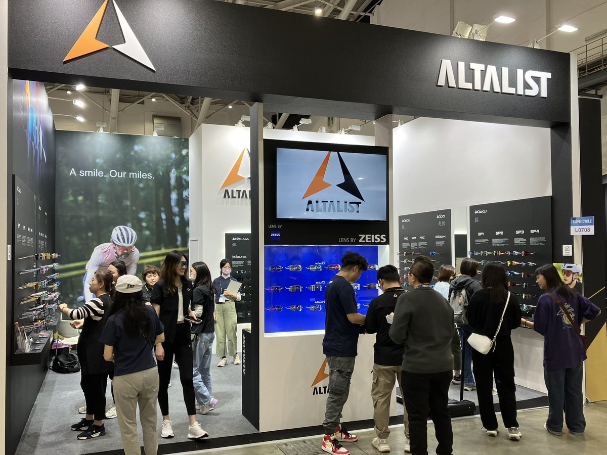 NcdYamamoto's tweet photo. TAIPEI CYCLE 2025 台北サイクルショー
ALTALIST LENS BY ZEISS(Germany)  其の1 
アルタリスト＋カール・ツァイス コラボレーション モデル https://t.co/WjpSREH3XI