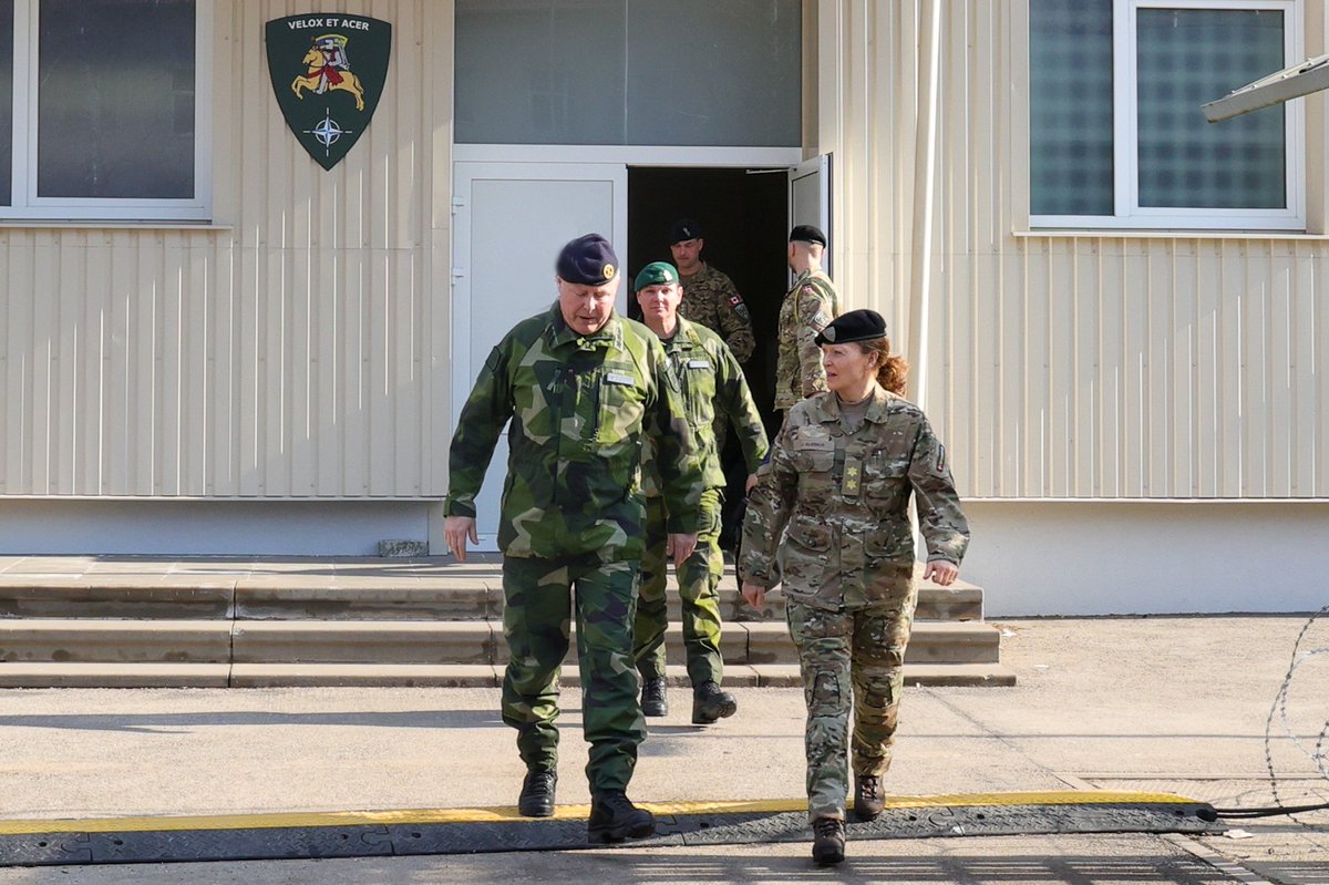 hqmndn's tweet photo. 🤝 #NATO Allies visit Latvia 🇱🇻
This week a meeting in Multinational Division North took place.
🇸🇪 Lieutenant General Carl-Johan Edström, Chief of Defense Staff of the Swedish Armed Forces, visited #MNDN and the Swedish contingent in Latvia 🇱🇻
#StrongerTogether #WeAreNATO https://t.co/0QnBX5o3hk