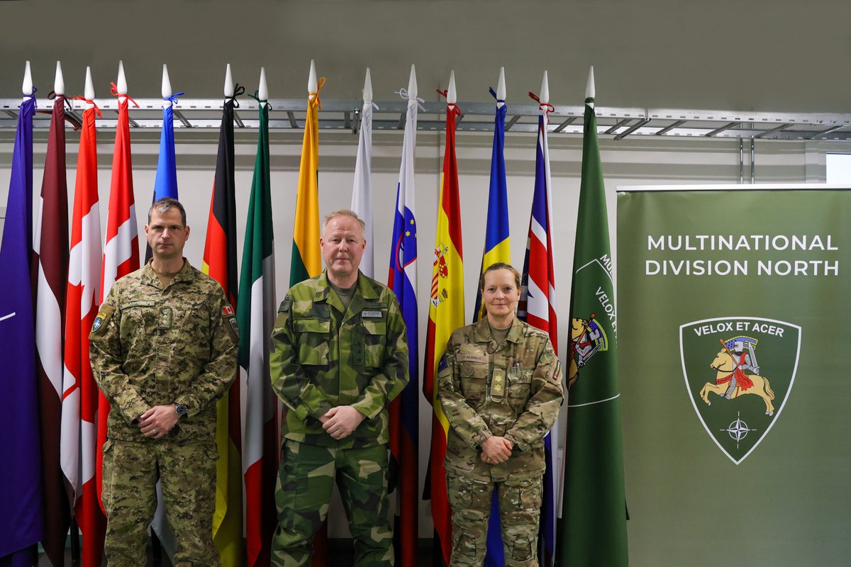 🤝 #NATO Allies visit Latvia 🇱🇻
This week a meeting in Multinational Division North took place. 
🇸🇪 Lieutenant General Carl-Johan Edström, Chief of Defense Staff of the Swedish Armed Forces, visited #MNDN and the Swedish contingent in Latvia 🇱🇻

#StrongerTogether #WeAreNATO