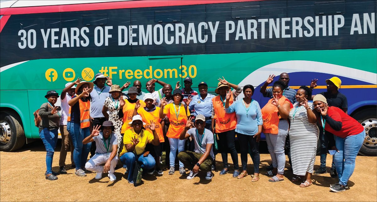 VukuzenzeleNews's tweet image. The Democracy Bus recently visited Kokosi Foschville Township and Munsieville Sports Ground to help raise awareness about substance abuse.

Read more in Vuk’uzenzele: tinyurl.com/5a3bvrpu

#VukNews
#30yearsoffreedom

@GovernmentZA 
@GCISMedia 
@GCISGauteng