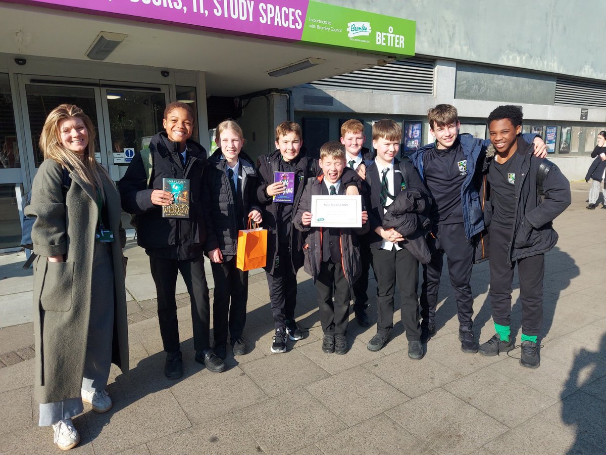 rw_school's tweet image. Recently, eight RWS 7 &amp;amp; 8 students went to Bromley Library for the Fully Booked Quiz with 7 other schools in the borough. We came third and the students also met award winning author Nathanael Lessore, who kindly signed copies of his books for them. 

🖤💚

#LearnLeadExcel