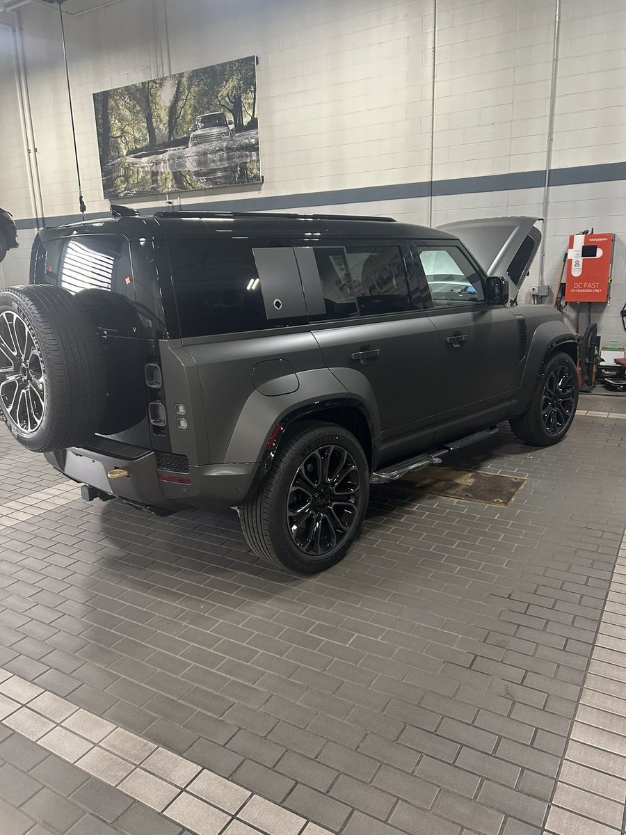papa_burrrgundy's tweet photo. The big boy came in. Land Rover Defender Octa Edition One. https://t.co/ktZ3PiLe7z