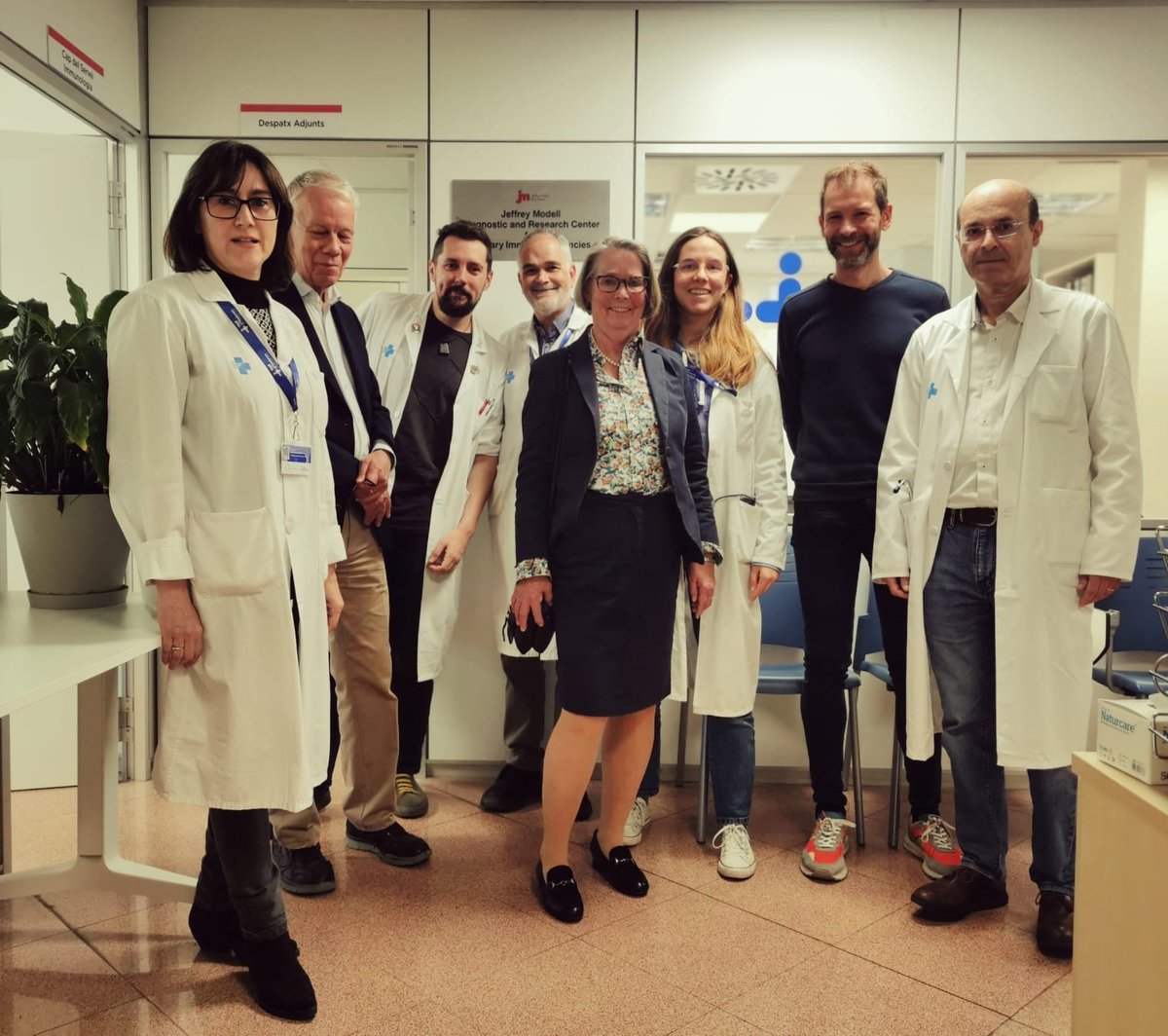 Immunologia Hospital Vall d'Hebron (@immuno_huvh) on Twitter photo We were honored to welcome Dr. Ingrid Lundberg and Dr. Lars Klareskog from <a href="/karolinskainst/">Karolinska Institutet</a>, Stockholm, to the <a href="/Immuno_HUVH/">Immunologia Hospital Vall d'Hebron</a> at <a href="/VallHebron/">Vall d'Hebron</a>. Their visit was an inspiring exchange of knowledge and expertise in the field of immunology. We look forward to future collaborations! We were honored to welcome Dr. Ingrid Lundberg and Dr. Lars Klareskog from <a href="/karolinskainst/">Karolinska Institutet</a>, Stockholm, to the <a href="/Immuno_HUVH/">Immunologia Hospital Vall d'Hebron</a> at <a href="/VallHebron/">Vall d'Hebron</a>. Their visit was an inspiring exchange of knowledge and expertise in the field of immunology. We look forward to future collaborations!
