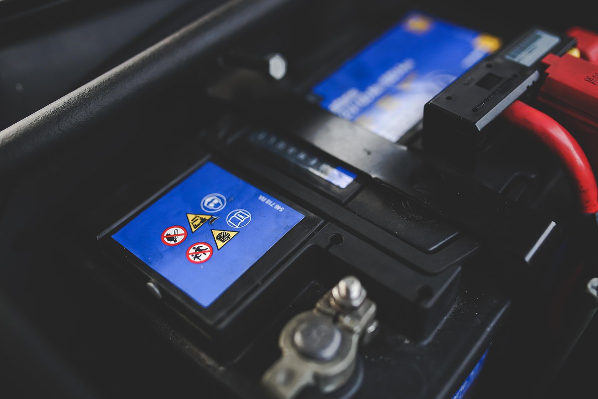 AllTuneAustin's tweet photo. Your battery's trying to tell you something:

→ Slow cranking
→ Dimming lights
→ Electrical gremlins
→ That clicking sound

Don't wait for the morning it doesn't start at all. Ask for your free battery check with your next oil change, maintenance service, or repair. https://t.co/azu3QEb85H