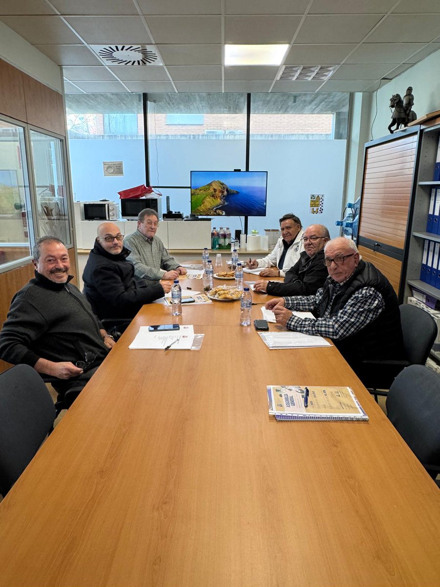 LaFAVIBC's tweet photo. @LaFAVIBC ha celebrat avui la Reunió Executiva Anual corresponent a 2025 🤝📷

#viuelsbarris #ReunioExecutivaFAVIBC2025 https://t.co/CvRBhPtbn5