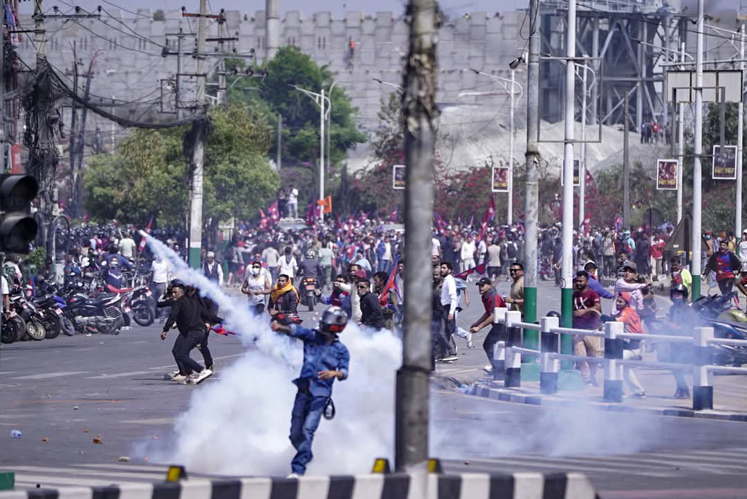 VairagiUvaaCH's tweet image. It’s Just Matter of Time….

Clash reported in #Nepal demanding restoring #Monarchy &amp;amp; #Hindurashtra ….

Earlier King of Nepal has also vowed to return and take over the reins of Government when elected govt has failed to fulfill the aspirations of the People. #Kathmandu