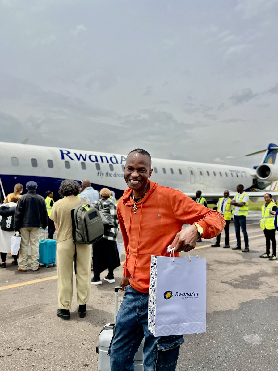 RwandAir tweet media