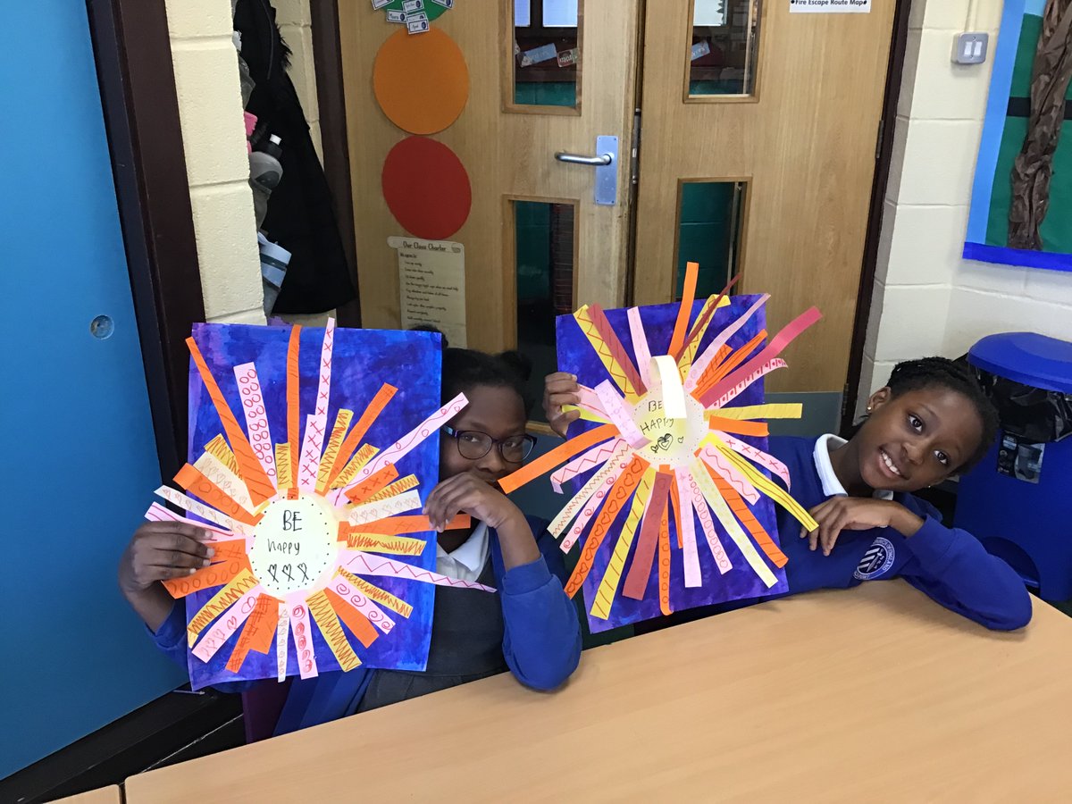 Year 3 had an amazing visit from artist <a href="/CreateMiss/">misscreate</a>, who led a session on "Being Happy." Students explored happiness through creative activities, developing their artistic skills and emphasising emotional wellbeing. It was a joyful and inspiring experience for everyone! 🎨😊